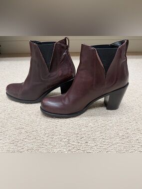 Women's Burgundy Leather Chelsea Ankle Boots